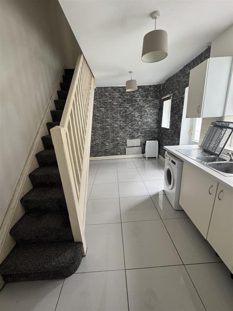 1 bed property in Cowbridge Road East, Cardiff